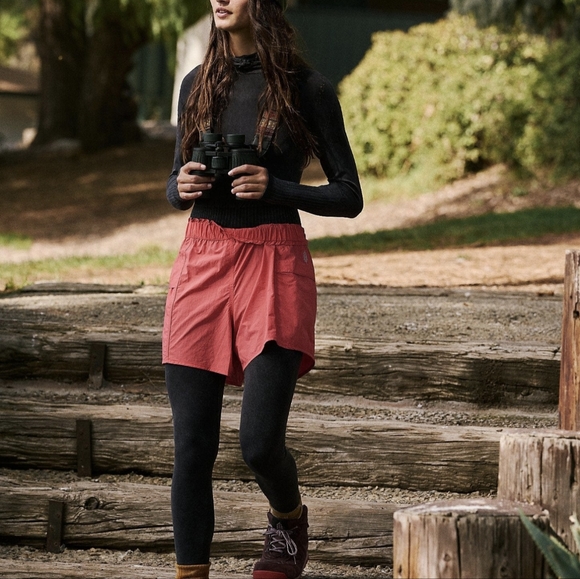 New FP Movement Free People In the Wild Shorts Medium NWOT Cayenne - Picture 2 of 9